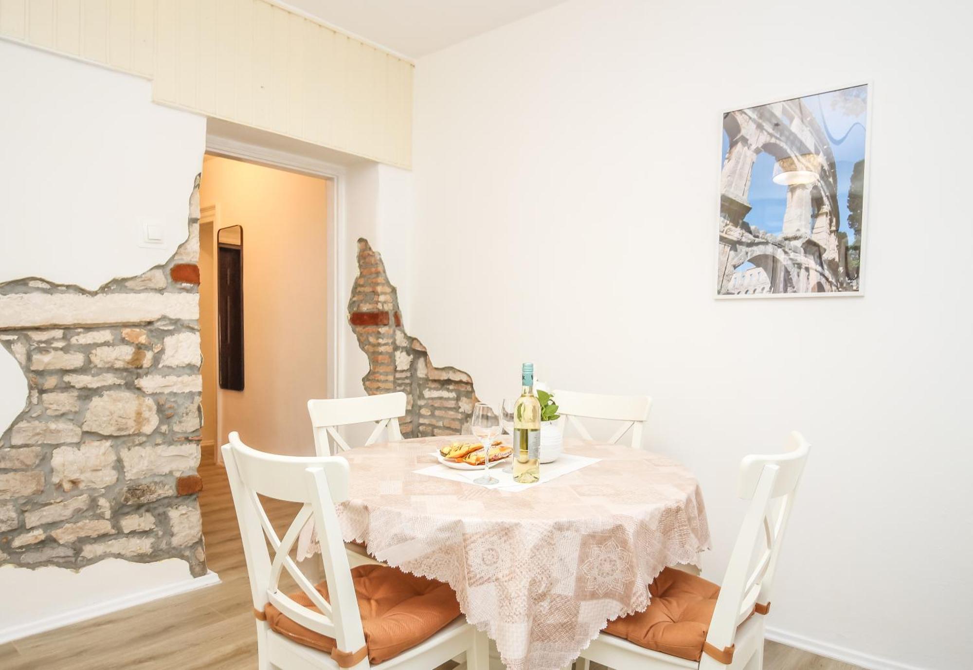 Forum Oasis Apartment Pula